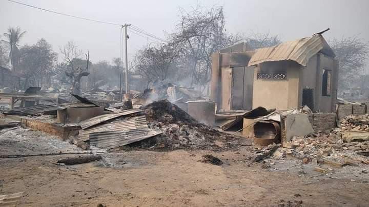 IrrawaddyNews's tweet photo. Nearly 150 houses were reduced to ashes when junta soldiers from Division 33 torched Taunggon Village in Wetlet Township, Sagaing Region on March 17. A senior villager who was disabled died in the fire. 
(Photo: CJ)
 #WhatsHappeningInMyanmar https://t.co/6tfGSsOrFJ