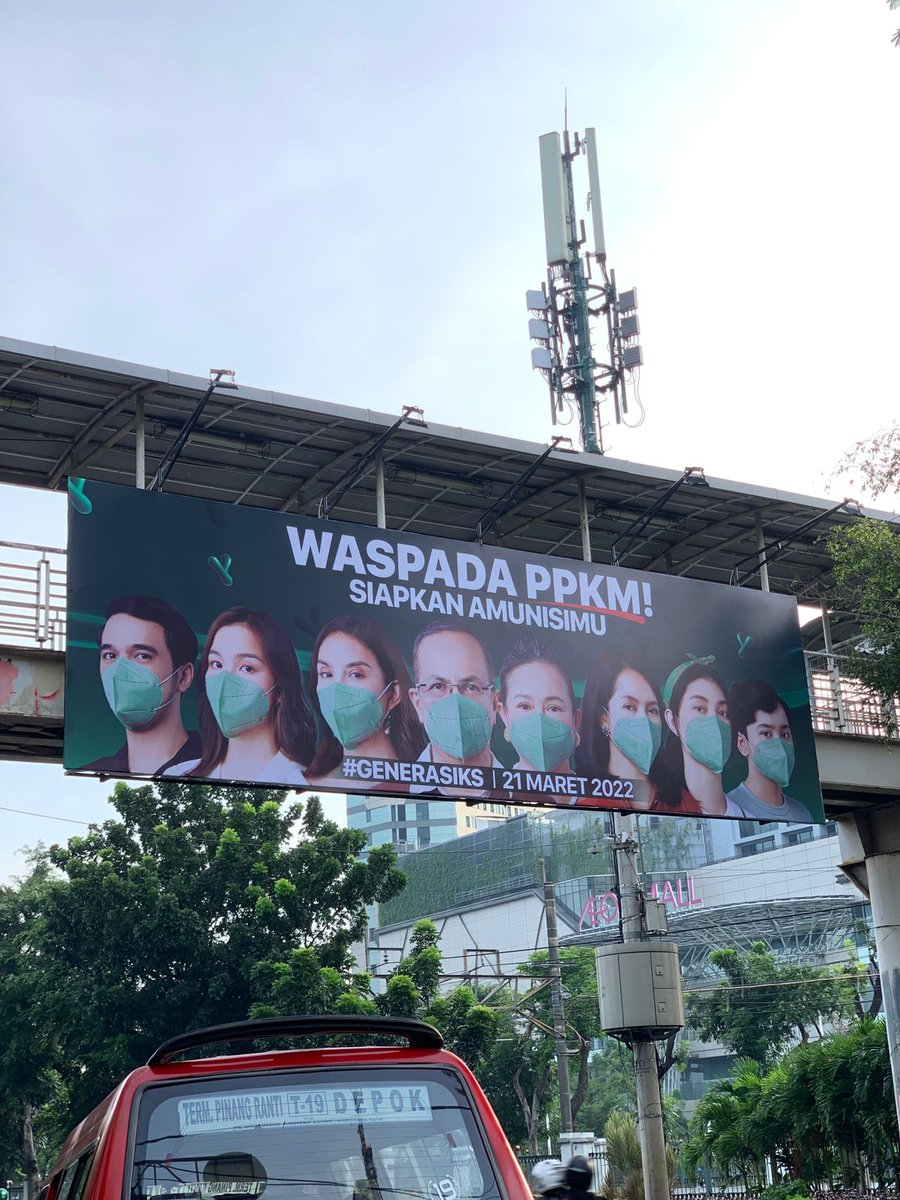 usrox_sri's tweet photo. Barusan bangettt abis gowesan di Jaksel.. trs liat donk di billboard ada tulisan #GenerasiKS.. apa apaan sihh? Kok kayanya lg hebohh yaaaa.. jd takut jg gw nihhhh https://t.co/py1jKYC5RZ