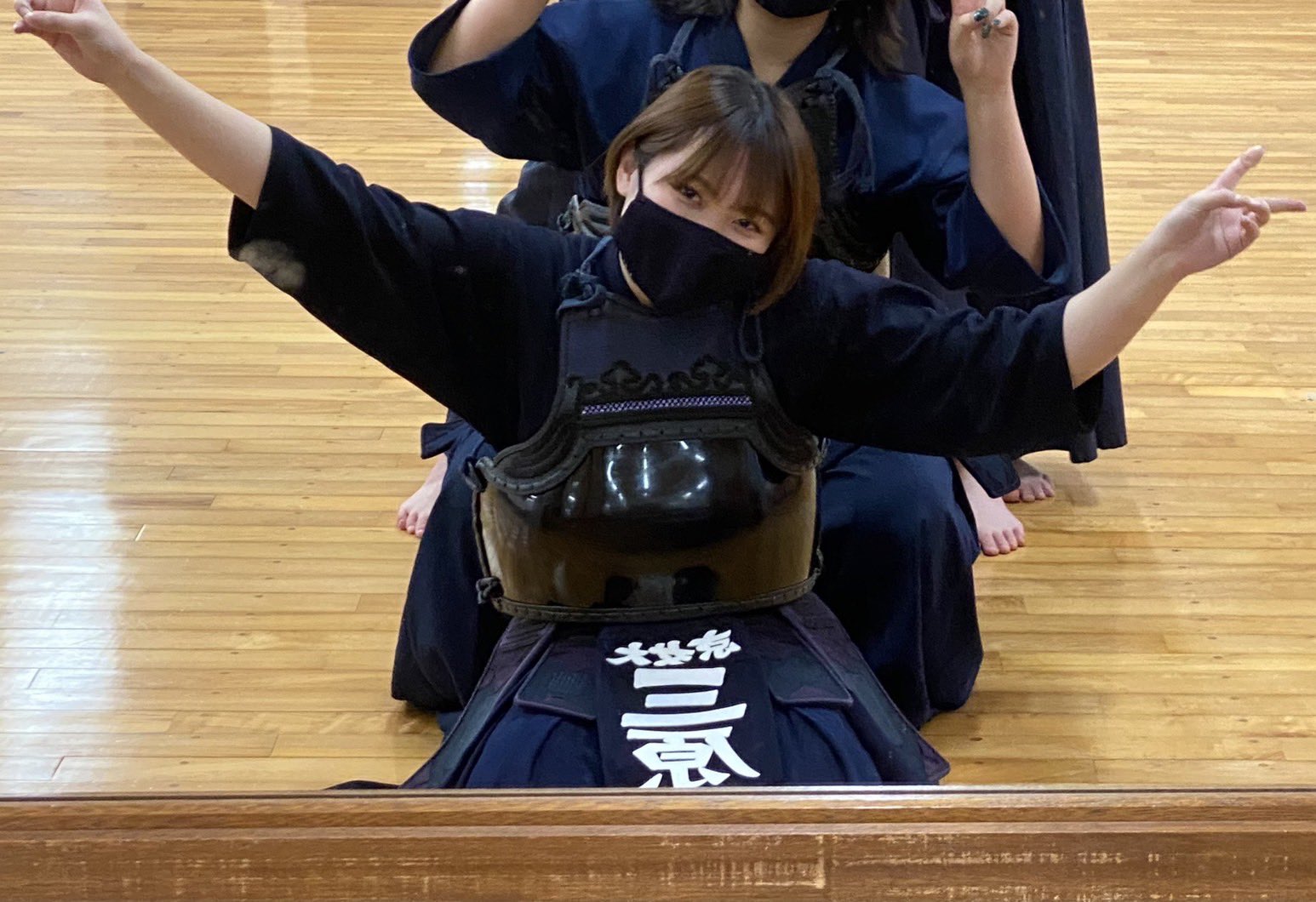 京都女子大学剣道部 部員紹介 英文学科新３回生主将の三原 基本ギャグしか言いませんが 大事な時には真面目です 愛犬への愛がゴッツ強いです 世界一可愛いと言えと言われましたが確かに可愛いです 剣道は小学校から中学までしていて また大学