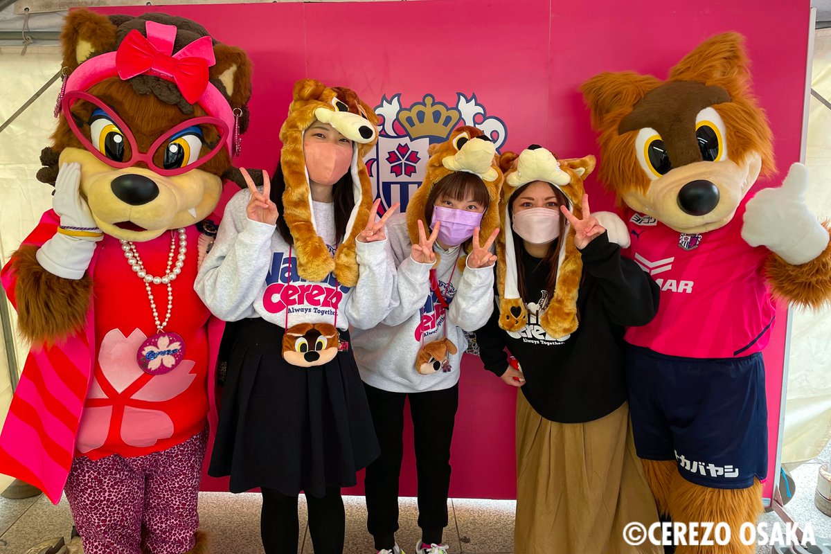 セレッソ大阪オフィシャル S Tweet マスコット撮影会を実施 サポーターの皆さまとの交流が久しぶりだったロビーとマダム ロビーナ 短い時間でしたが楽しい時間をサポーターの皆さまと過ごしました ファンクラブ対象の事前抽選で当選した方が撮影会の