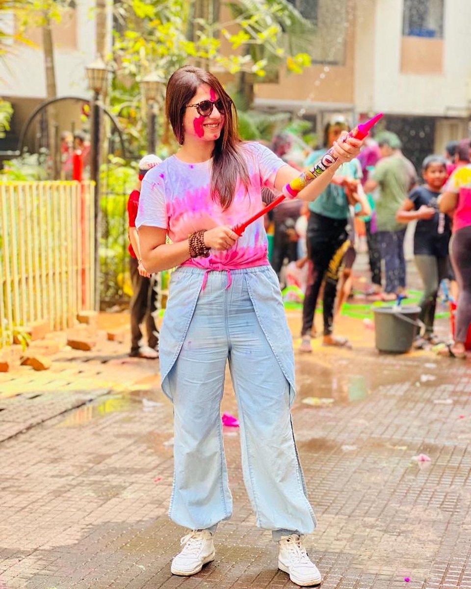 ETimesTV's tweet photo. Akanksha Juneja, Krish Pathak, Akash Jagga and Sonya Saamoor at their best at holi party yesterday!❤️

#krishhpathak #akankshajunejaofficial #sonyaaayodhya
#akashrjagga
#holi #actors #party #etimestv https://t.co/4DSiUZAmYr