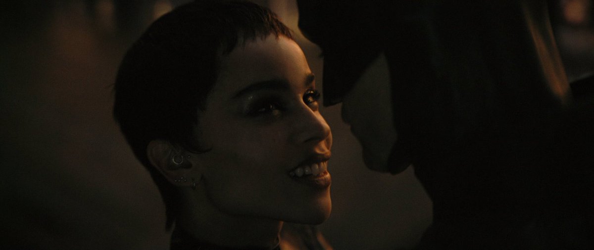 зои кравиц бэтмен. бэтмен 2022 зои кравиц. зои кравиц женщина кошка. бэтмен 2022 селина. селина кайл 2022.