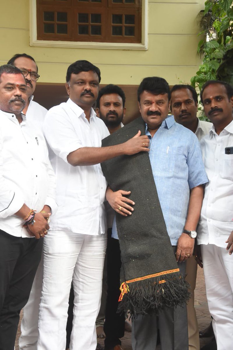 YadavTalasani's tweet photo. కాకతీయ అర్బన్ డెవలప్మెంట్ అథారిటీ నూతన  చైర్మన్ గా నియమితులైన సంగంరెడ్డి సుందర్ రాజ్ యాదవ్ గారు వెస్ట్ మారేడ్ పల్లి లోని నివాసంలో మర్యాద పూర్వకంగా కలవడం జరిగింది. https://t.co/bc2WRaMPTn