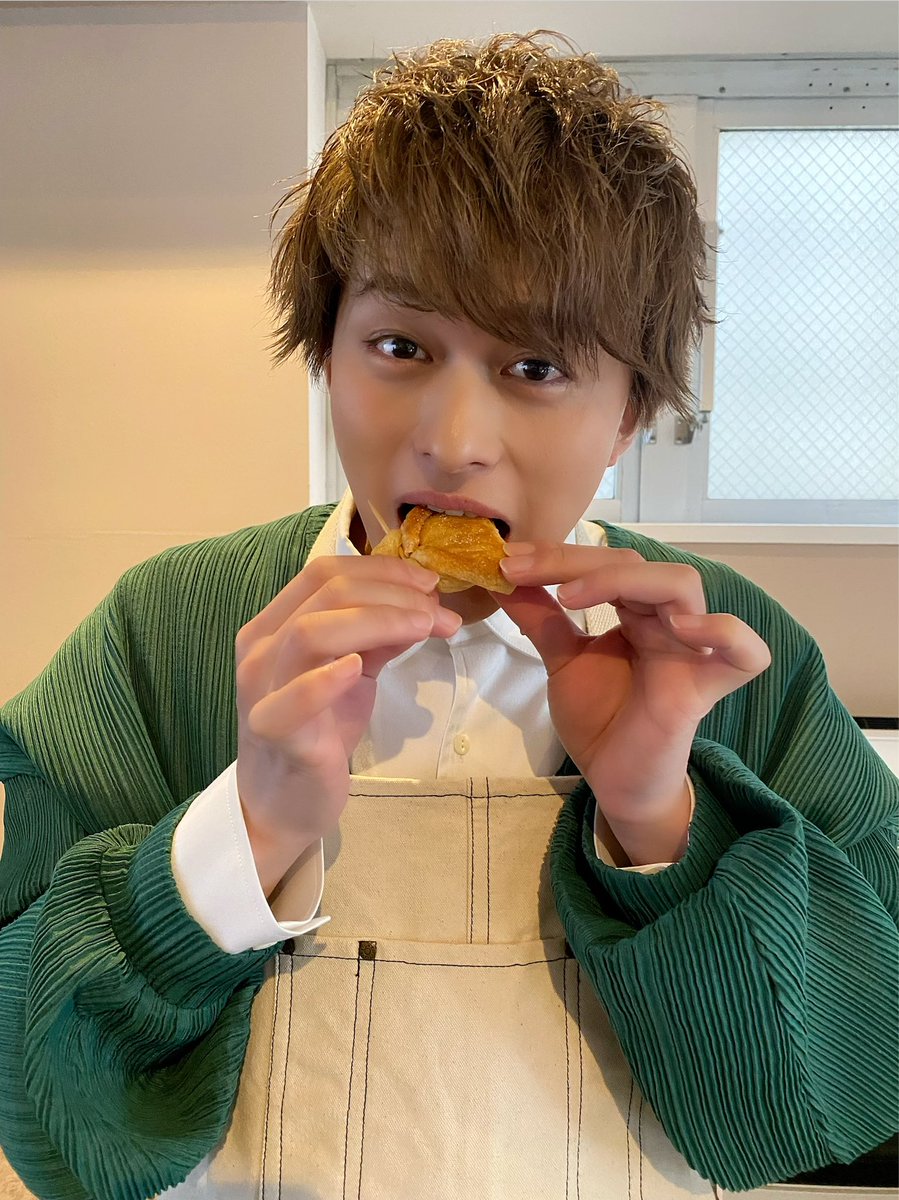 BOYMEN10th's tweet photo. #小林豊 さん、HAPPY BIRTHDAY🎂💚今日の夜更新の #ゆたクッキング は、誕生日スペシャルとしてメイキングをお届けします😋お先に、もぐもぐゆーちゃむ4連発をどうぞ🎁
#小林豊誕生祭 #小林豊誕生祭2022 #ゆーちゃむ #ボイメン
🍳https://t.co/SVB1DMtRE8
📚 https://t.co/IqjsWqnwH5 https://t.co/EfF6vYt8gp