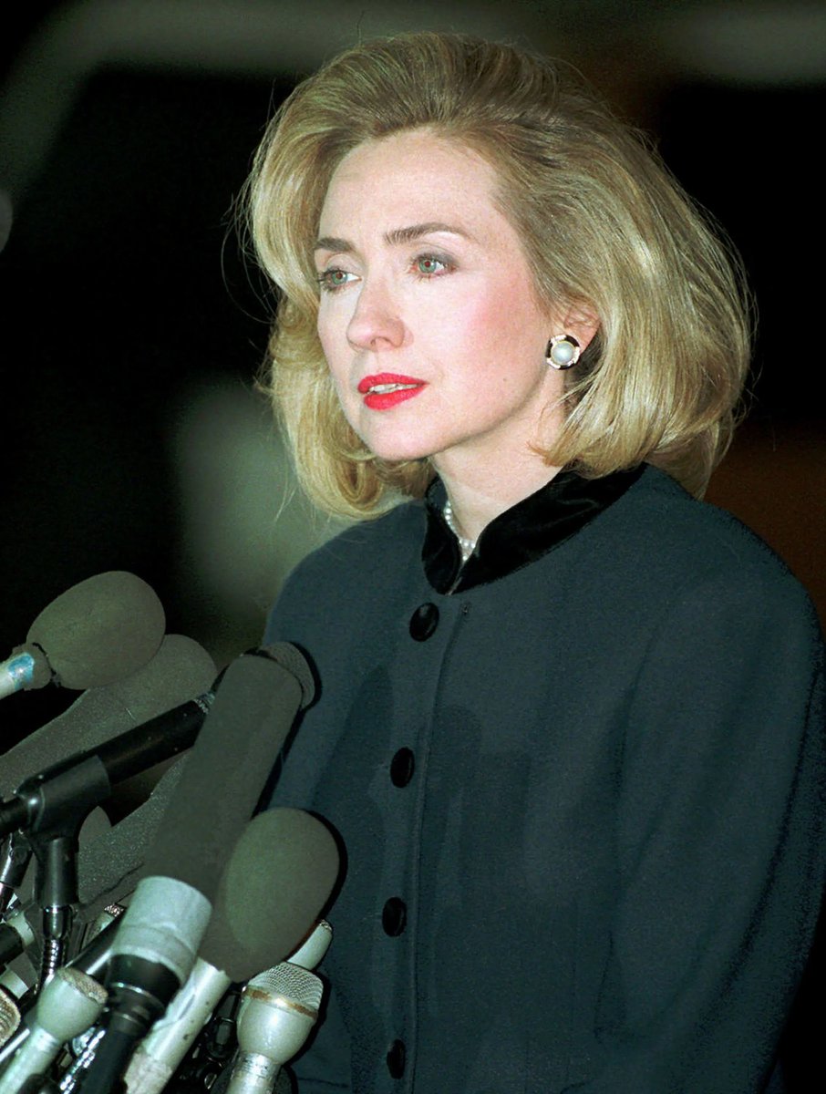 tarahen50's tweet photo. The casting of Hillary on #impeachmentfx was awful. In the 90s, Hillary Clinton looked 20 years younger than this actress, and she looks NOTHING like her. The mannerisms, accent, etc… are also wrong. https://t.co/5N9Djh9yyT