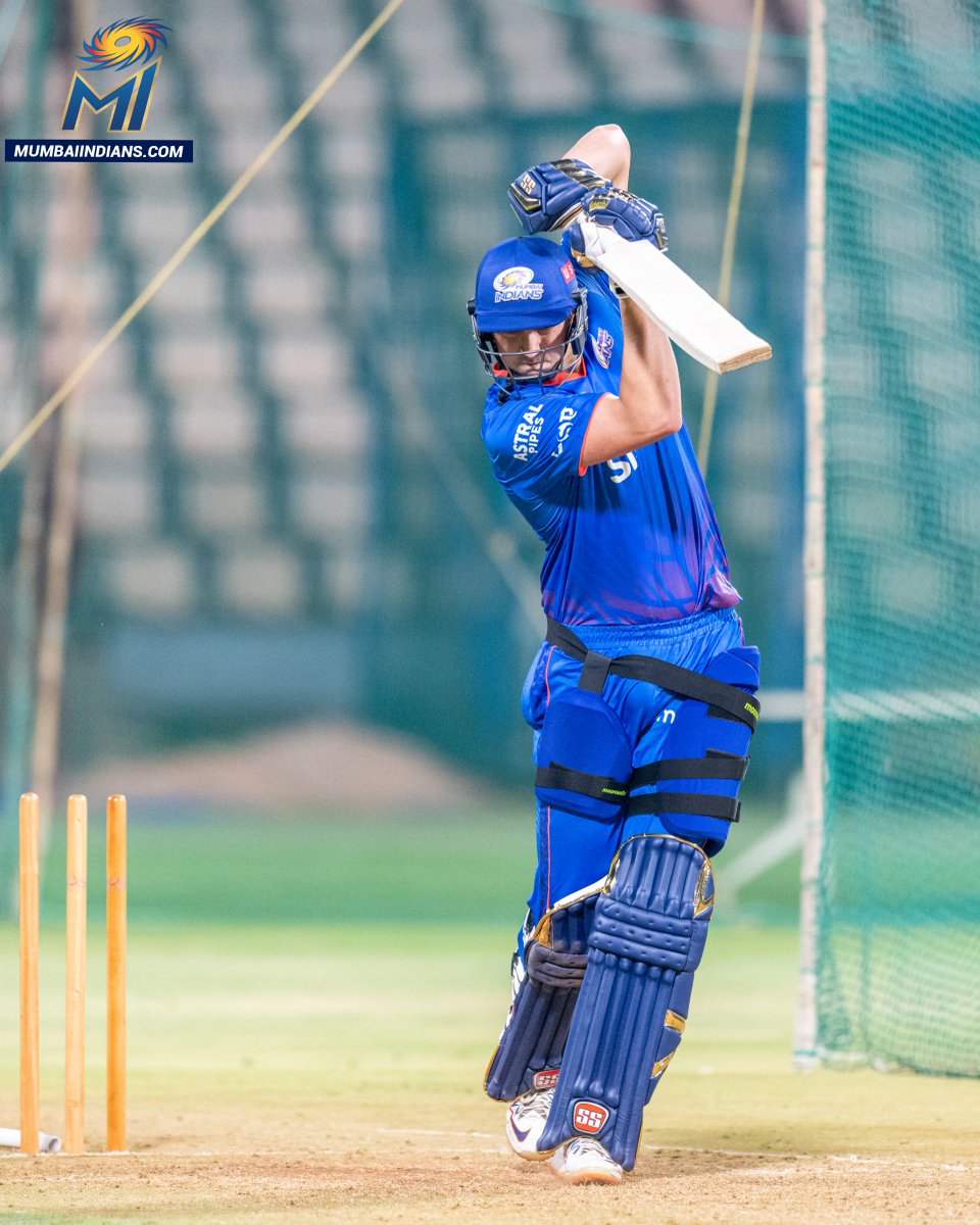 mipaltan's tweet photo. Hold your pose! 📸

#OneFamily #MumbaiIndians @timdavid8 https://t.co/JlJd86LyvF