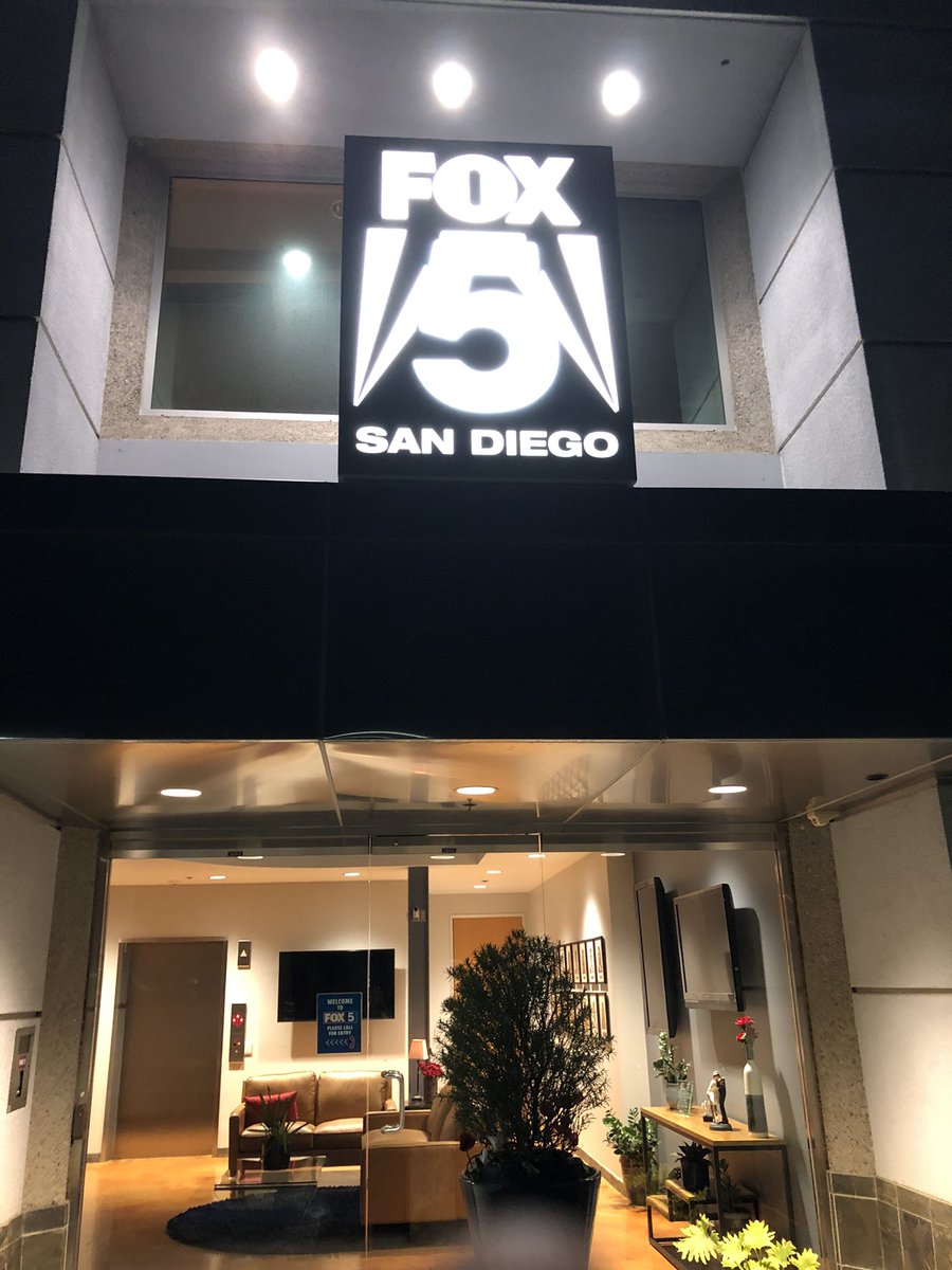 PhilBFox5's tweet photo. It’s been a long week friends! Cheers to the weekend! See ya all on Monday! #GoodNightFox5 #BlauerPowerOut #weekendvibes https://t.co/dvFIyvFXDZ