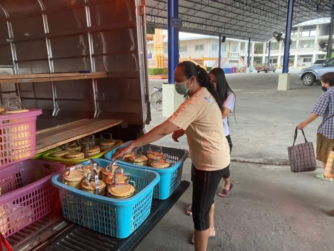 Siriice's tweet image. วันละ 169 ปิ่นโต! เจ้าอาวาสวัดพระบาทน้ำพุ ‘หลวงพ่ออลงกต’ สั่งช่วย ปชช.ยากจนที่ได้รับผลกระทบจากโควิด
matichon.co.th/region/news_32…