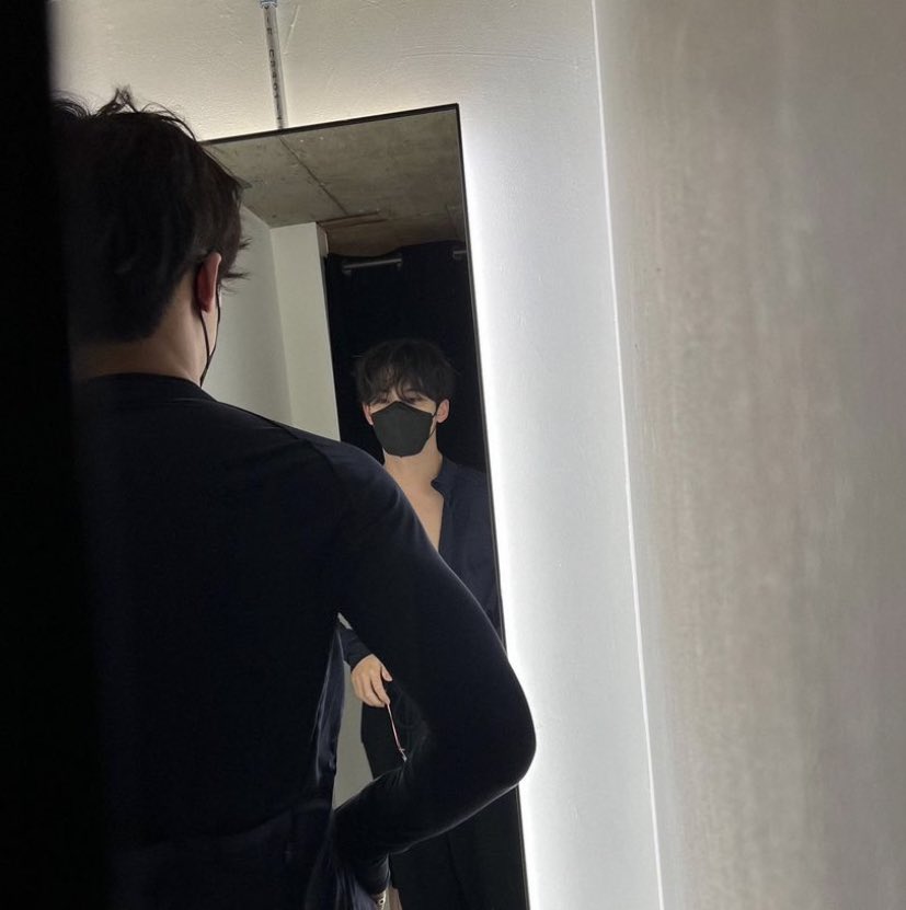 satoorihansol's tweet photo. I swear this bithc never fails to fukving MAKE ME FALL FOR HIM SMH https://t.co/WKccsRYKgp