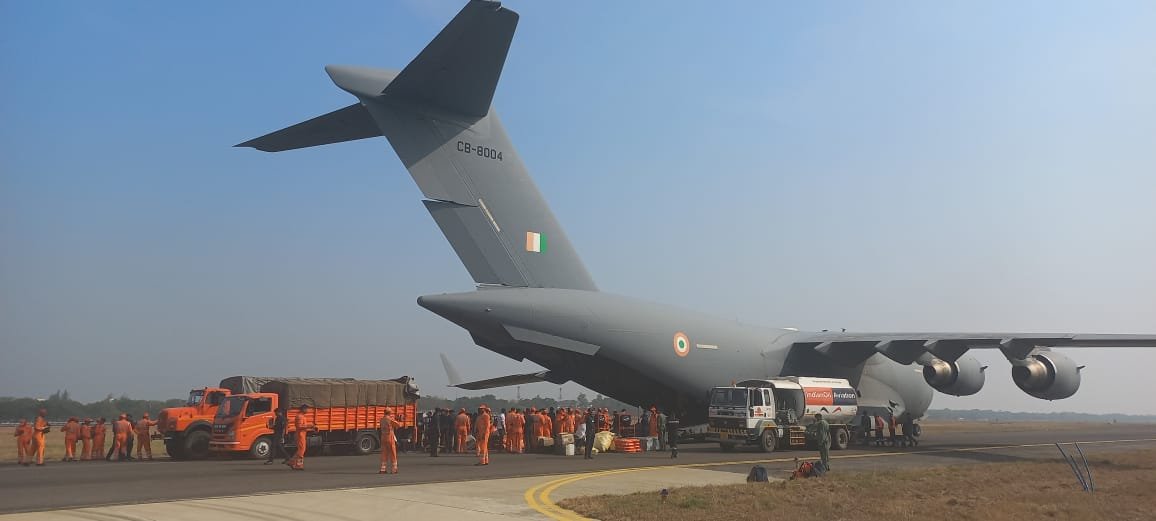 otvnews's tweet photo. #CycloneAsani | NDRF personnel have been deployed and are ready at different places with all necessary equipment to carry out search and rescue operations: Andaman and Nicobar Administration

(ANI) https://t.co/PbpqA0puzl