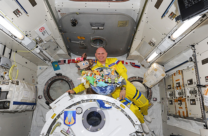 ConnerHAnderson's tweet photo. @SciGuySpace Oleg wore this same style suit in 2014. The plot thickens!
Source, his personal website: https://t.co/9NVeltGKrp https://t.co/EN4AmyaCXC
