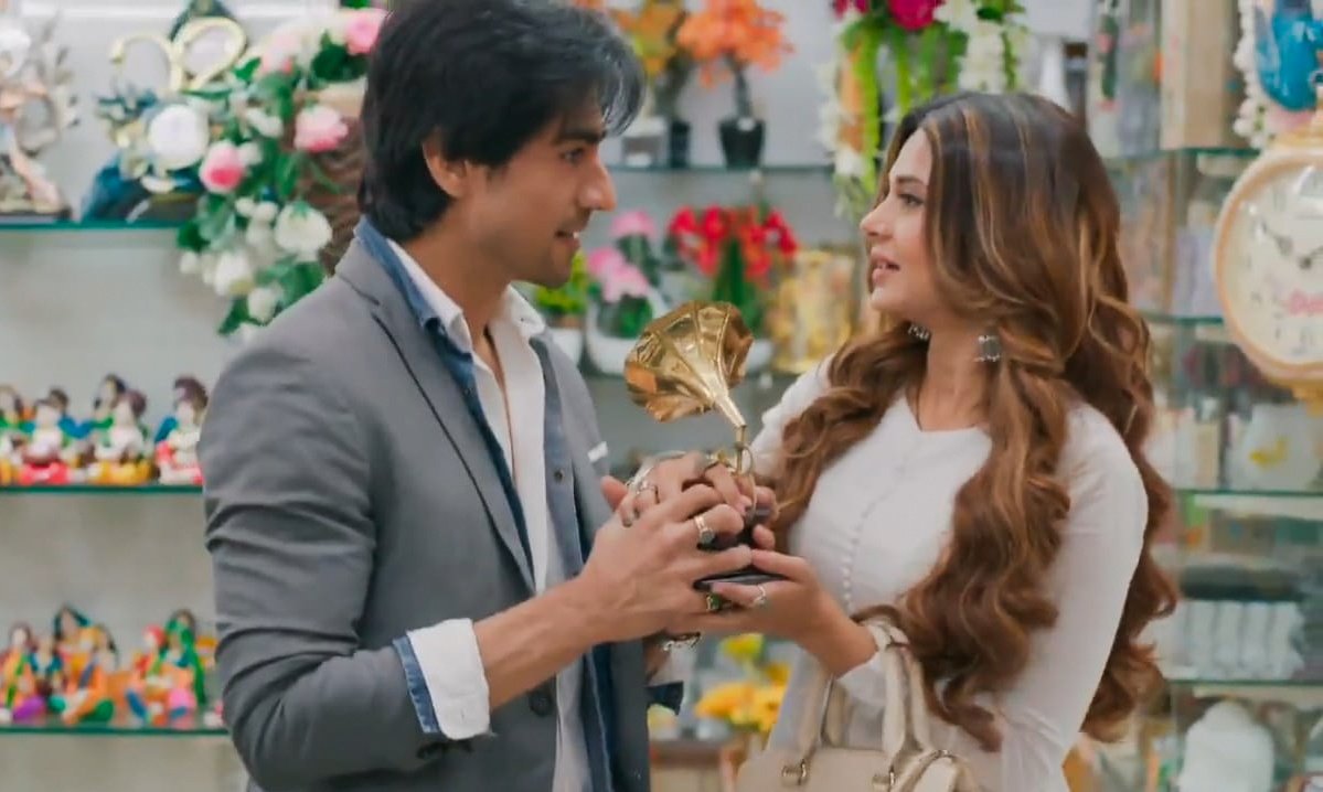 kyuwhykaayko's tweet photo. "aur aap ek no ke besharam behaya aur kamzarf insaan hai"
"besharam behaya thik hai ye kamzarf kya hota hai"
then they were clueless that he would become zoya's janaab aditya hooda and she would become his urdu queen for lifetime and beyond that❤️✨
DAMN IT'S 4 YEARS OF BEPANNAAH https://t.co/S5Tcha9S0x
