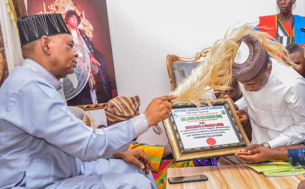 AppealsKogi's tweet photo. The Attah of Igala, His Royal Majesty, Chief Mathew Opaluwa Oguche Akpa has commended KOGI APPEALS for facilitating the needed support for farmers across the three senatorial districts of the state aimed at increasing their productivity and improving their livelihood. https://t.co/8rSgBiPTut