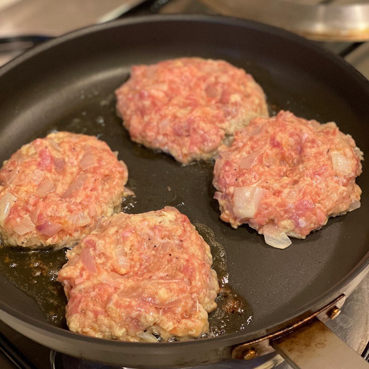 Leeann A. Q. Wang tweet media