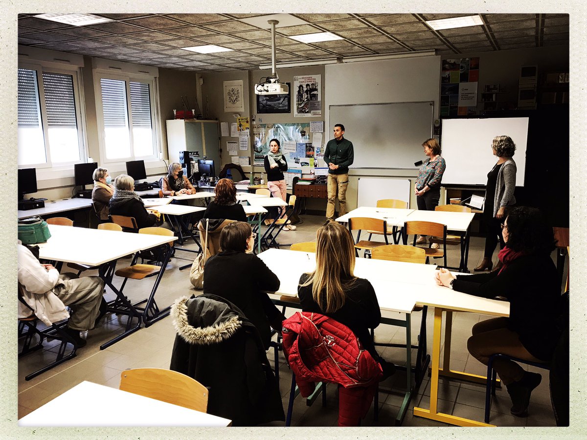 CGalinet's tweet photo. Soiée « Accompagner son enfant à devenir collégien » au collège #galinetblain : échanges enrichissants, intéressants puis conviviaux entre parents et enseignants ! Tout le monde en redemande! 👏🏻😊 #pool6e #coéducation https://t.co/RwhMqoNTEG