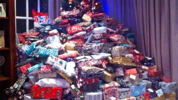 Ya empiezan a llegar los primeros regalos del día del padre para Julio Iglesias ….