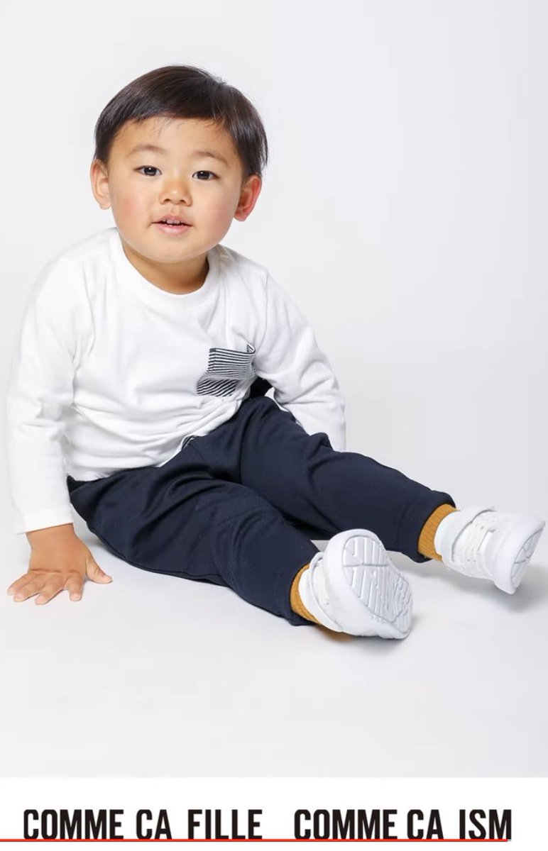 a_capital's tweet photo. 『COMME CA FILLE・COMME CA ISM×キッズ時計 2022』

3月19日(土)からキッズ時計公式YouTubeにてスライドショーの配信がはじまりました！

白シャツ着ると母親譲りの肌の黒さが際立つよ。笑

#永絃 #２歳５ヶ月 #キッズ時計 #スライドショー #コムサフィユ #コムサイズム https://t.co/gE3qPLrVla
