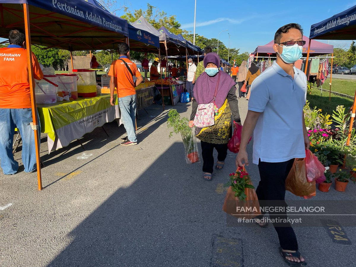 FAMASelangor's tweet photo. 19 Mac 2022 | Sabtu | Seksyen U5, Shah Alam

Operasi hari pertama pembukaan Pasar Tani Sekyen U5, Shah Alam mendapat sambutan yang baik daripada para pengunjung. https://t.co/Mqjqpd8wtl