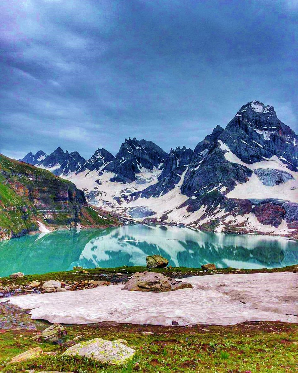 PakistanNature1's tweet photo. Chitta Katha Lake. #AJK
#BeautifulPakistan https://t.co/qaziRir2FJ
