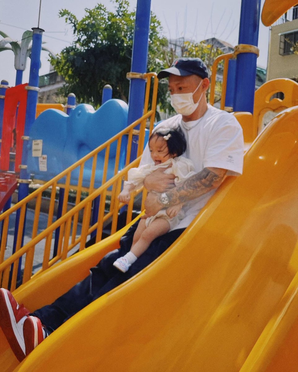 lok666_shawnyue's tweet photo. Playtime with kids before work.
Family comes first ❤️ https://t.co/DpCICar0Ks