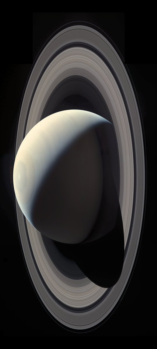 EricLagadec's tweet photo. L'image du jour est une mosaïque de Saturne obtenue par la sonde Cassini en 2016. C'est l'été au nord de la géante aux anneaux, ce qui met bien en valeur le fameux hexagone. Imaginez une nuit non pas au clair de lune, mais au clair d'anneaux de Saturne! (©NASA/I.Regan) https://t.co/NFId8Zu8V4
