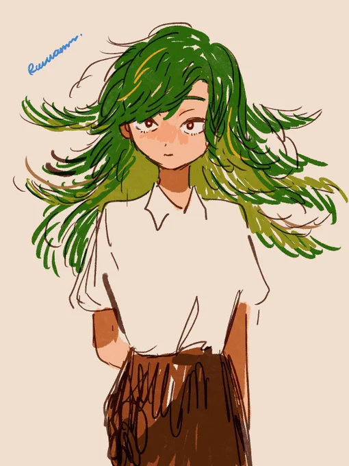 庭のソテツに小さい白い花をつける雑草が生えてて可愛い 