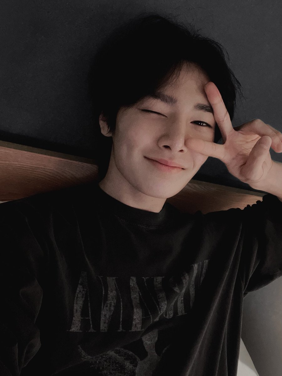 yjnbbl2's tweet photo. [💭] 220319 ★ 4:10PM KST 

♡ 아이엔 sent pictures ♡ https://t.co/jo4Yo6ptC5