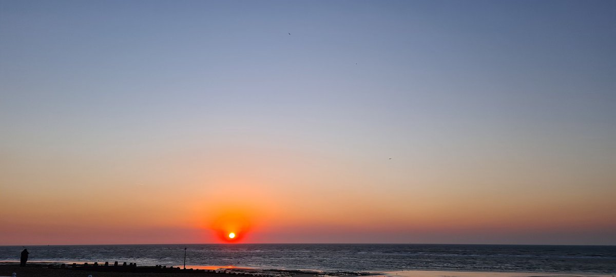 hazmac73's tweet photo. As I watched the sun rise, the moon joined me, peeking over my shoulder as the light was no longer absent #SussexByTheSea #Sunshinebear https://t.co/U6bCpZNNqn