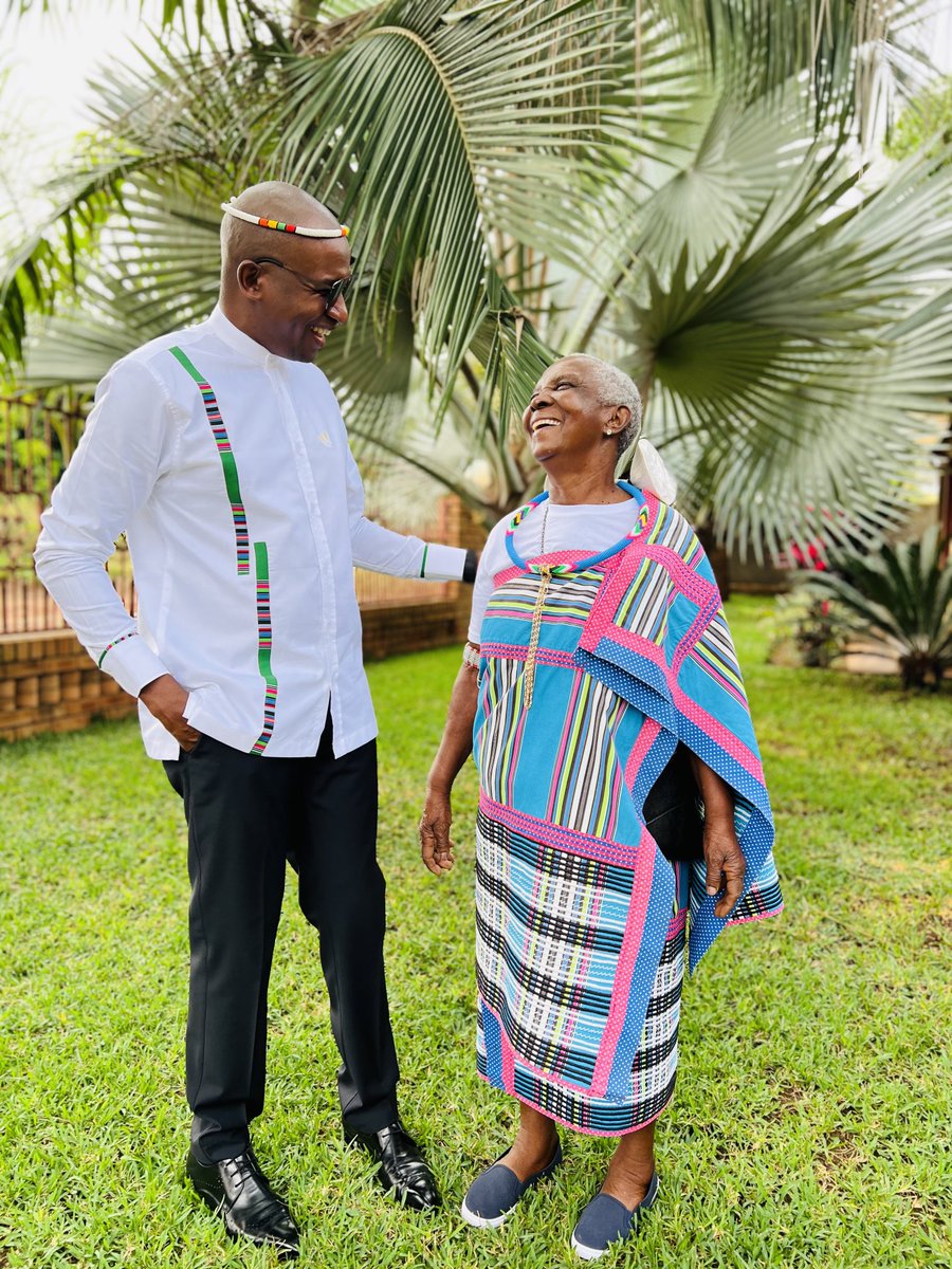 tshamanomakhadi's tweet photo. It’s the day of our younger brother’s wedding. My job is to be the personal assistant to the Matriarch. After a long week of rain, it’s a beautiful day in Venda, and we are looking forward to creating beautiful memories with family. #KhaHuli #ABrandCalledYou #TshinakahoMakhadi https://t.co/cS8OquK0YQ