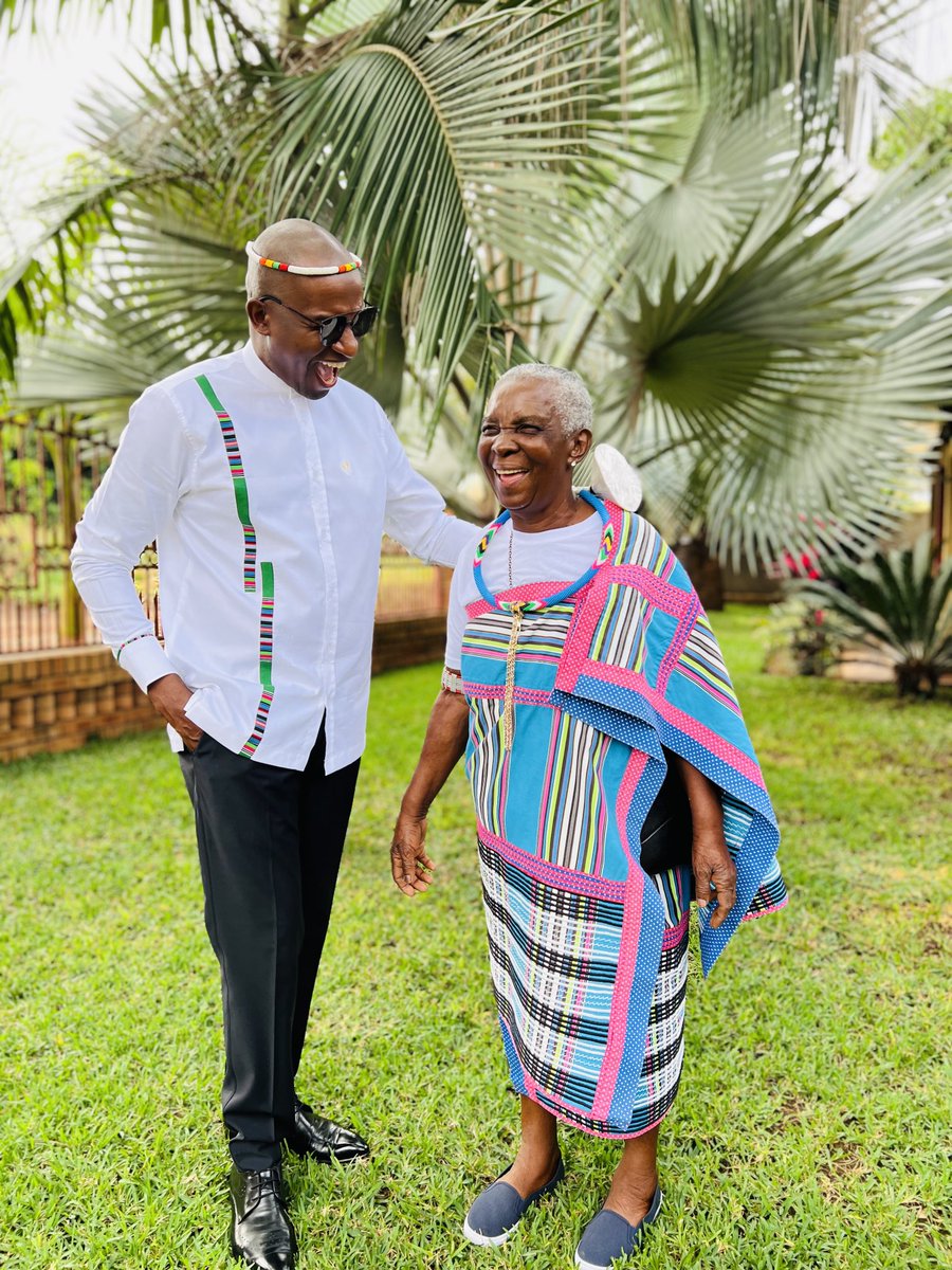 tshamanomakhadi's tweet photo. It’s the day of our younger brother’s wedding. My job is to be the personal assistant to the Matriarch. After a long week of rain, it’s a beautiful day in Venda, and we are looking forward to creating beautiful memories with family. #KhaHuli #ABrandCalledYou #TshinakahoMakhadi https://t.co/cS8OquK0YQ