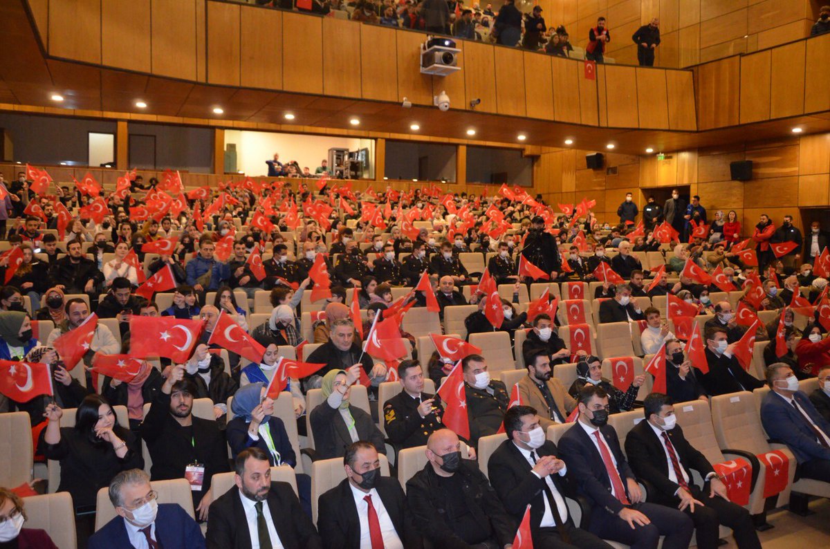 GSB_RizeGM's tweet photo. Rize Valiliği öncülüğünde Gençlik ve Spor İl Müdürlüğümüzün organize ettiği ''Çanakkale Bir Hilal Uğruna'' programını gerçekleştirdik. https://t.co/1loVVgHfKw