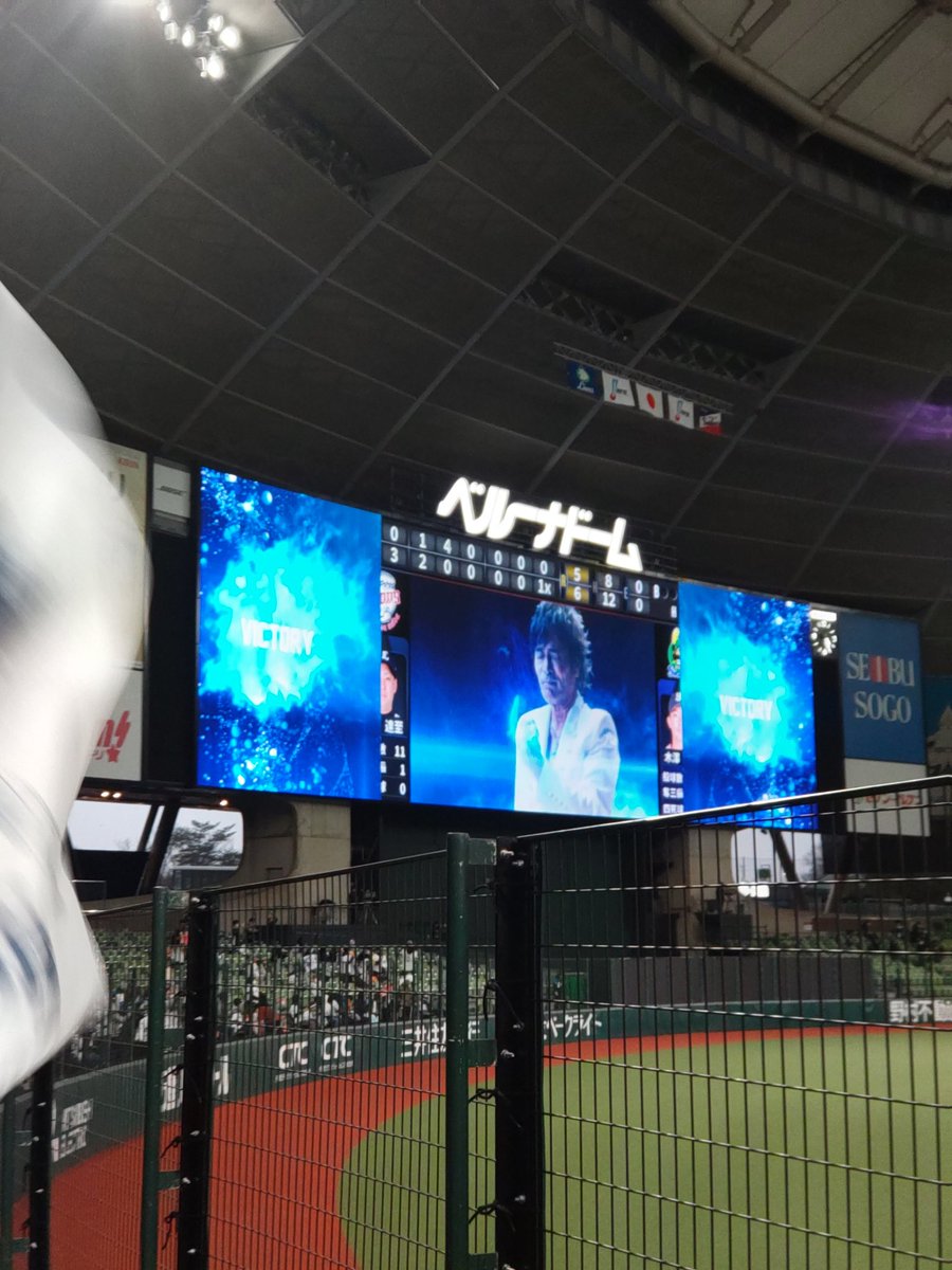 EdmundArchibal3's tweet photo. ジロもふトリオ「現地よりサヨナラれおほー！ベイビーカゲロウくん連れてきてから負け無し！！！w(蒙古タンメン中本に連れていくため😂)」 https://t.co/2LhqUu9PHR