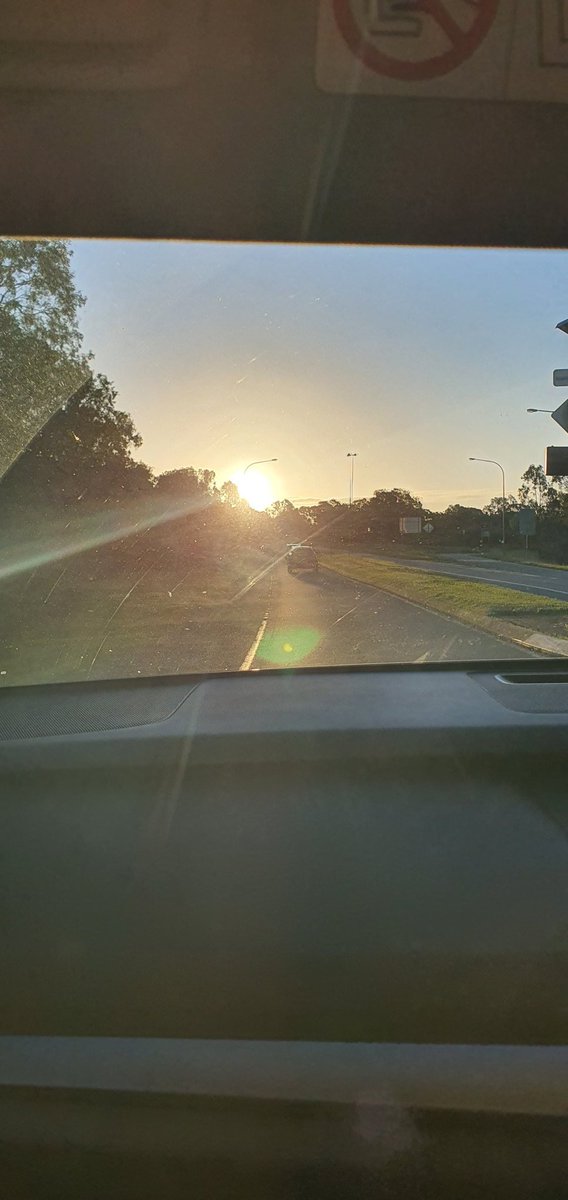 itsOlive_ttv's tweet photo. POV: you're a short human and the visor doesn't help with the afternoon sun! #short #shorthuman #imshort https://t.co/Na84FgMX6U