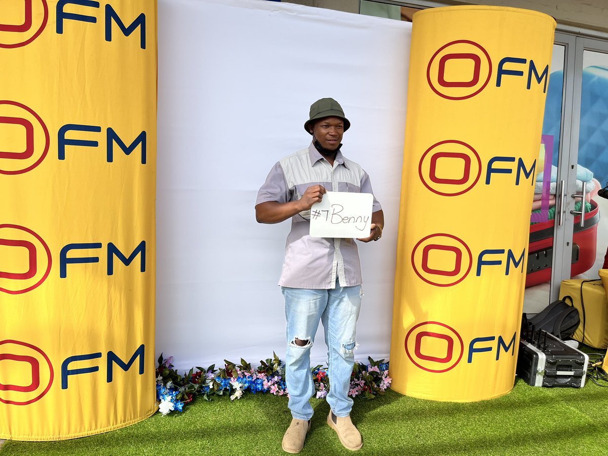 OFMNuus's tweet photo. The #OFMFanWall "All O-ver Central SA" road trip has stopped in Vanderbijlpark. The #OFMCentralSATop30 is live from Econo Foods until 12:00 today. Have your OFM Fan Wall photo taken and you stand a chance to win the R1000 spot prize! Shop instore at Econo Foods today! https://t.co/96VCcuhAnS