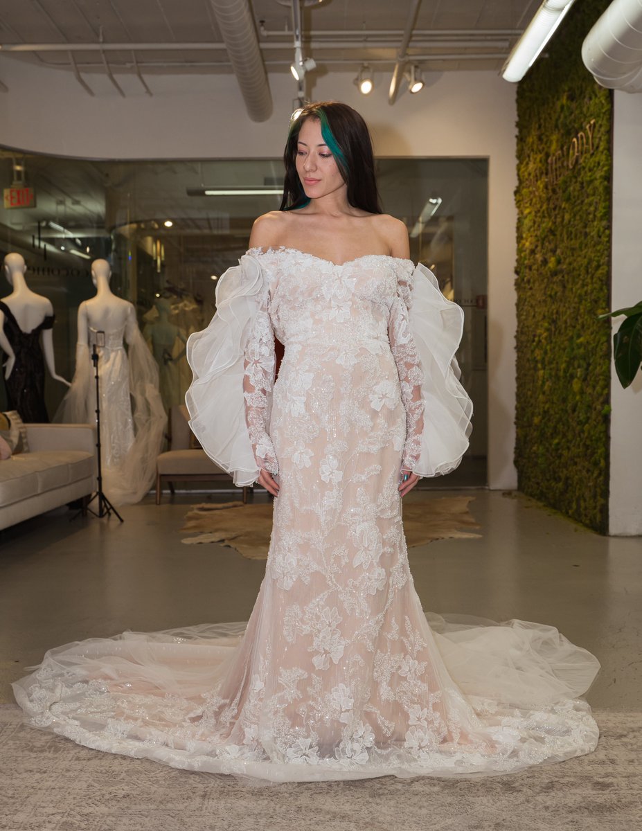 Show-stopping and sparkly, Style #Skye from #ClassicCollection is here to make a statement on your wedding day ✨⁠ Tap the link in bio to shop it. bit.ly/3N1sZA9 #cocomelody #TrueBeautyEmpowered #cocomelodybride