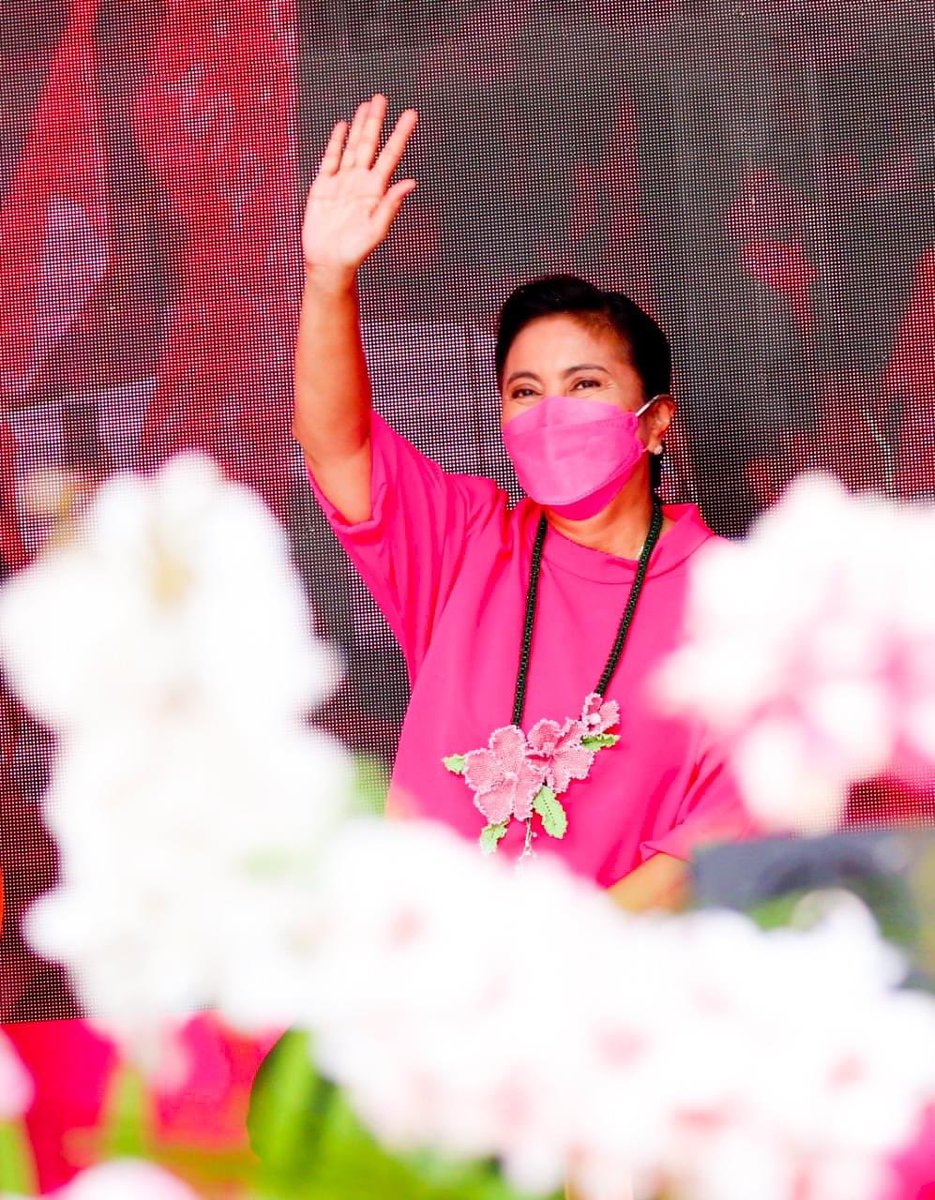 love_mher25's tweet photo. My President 🌸🌷💖                                  #LetLeniLead #Kakampink #KulayRosasAngBukas #AngatBuhayLahatKayLeni @lenirobredo  
#10RobredoForPresident #AngatBuhayLahat https://t.co/PD3K0BjKvg