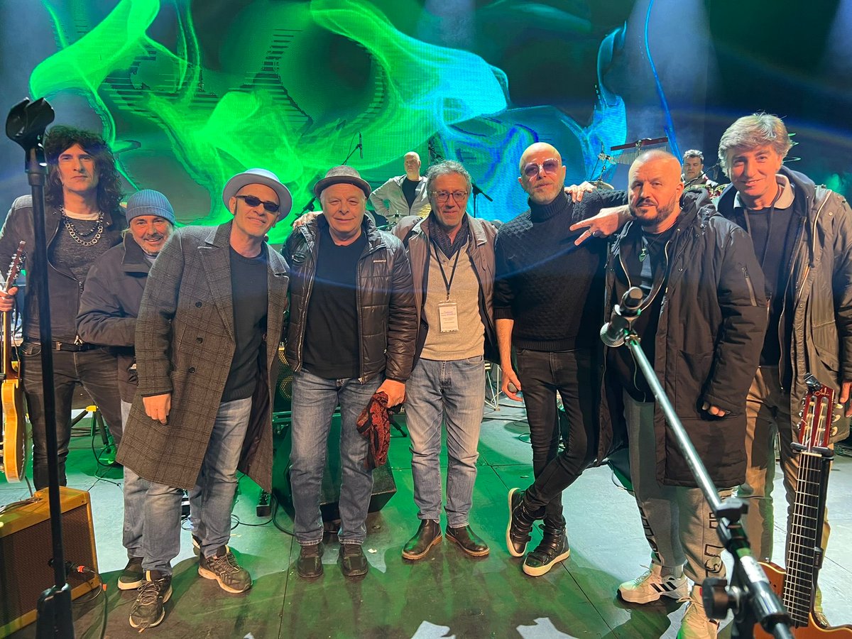 gioverdelli's tweet photo. #19marzo #Napoli #PinoDaniele #Jestovicinoate67 https://t.co/OOf4lLpDro