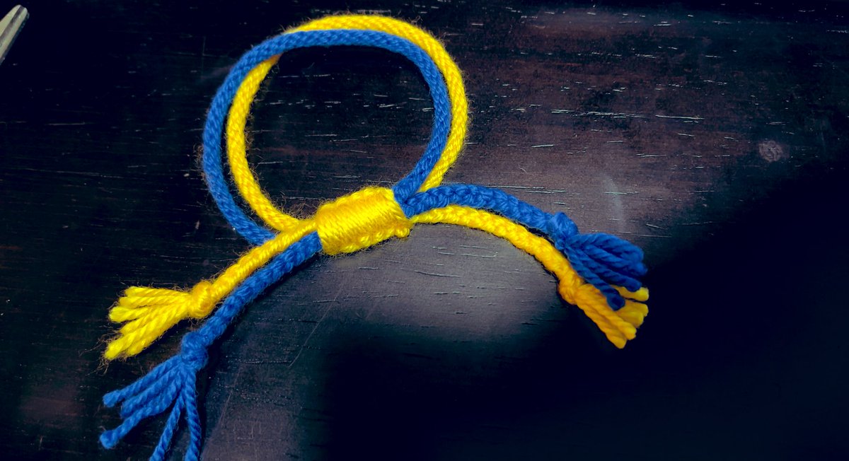 anna_svrv's tweet photo. While waiting to be able to return home…
.
.
.
.
 #Ukraine #UkraineRussianWar #war #handmade #bracelet #Ukrainian #Twitter #tweetme #Peace https://t.co/8o58faGEmB