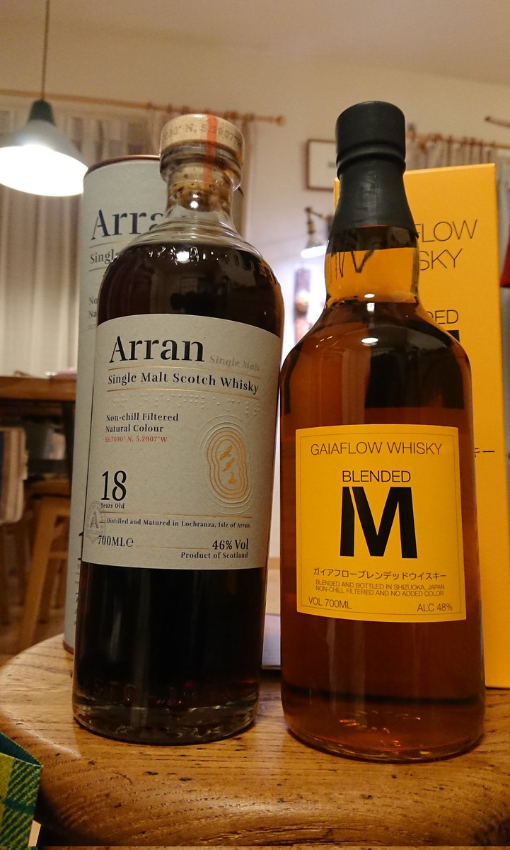 winwinwhisky's tweet photo. ブルーグレーが素敵な Arran18🍾
引き取って来ました
そして遅ればせながら 
ドｯM も見つけてきました✨
#Arran18
#ｶﾞｲｱﾌﾛｰｳｲｽｷｰﾌﾞﾚﾝﾃﾞｯﾄﾞM https://t.co/rqcQi2ARBy