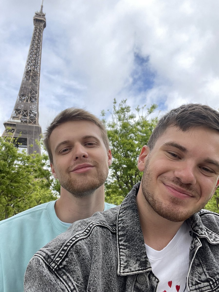 maxxp_o's tweet photo. 1 an d’amour 💛💛 - @sunriix https://t.co/KcraoMnZEn