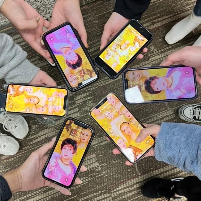 台湾では金運を上げるために 美輪明宏を待ち受けにしていた 話題の画像プラス