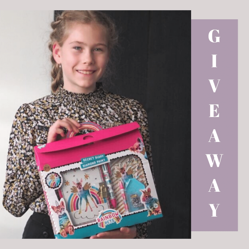 CAN YOU KEEP A SECRET 🤫
Wij mogen een Secret Diary Diamond Paint knutselset verloten 🤩doe mee met de GIVEAWAY >>
girlslabel.com/dagboek-knutse…