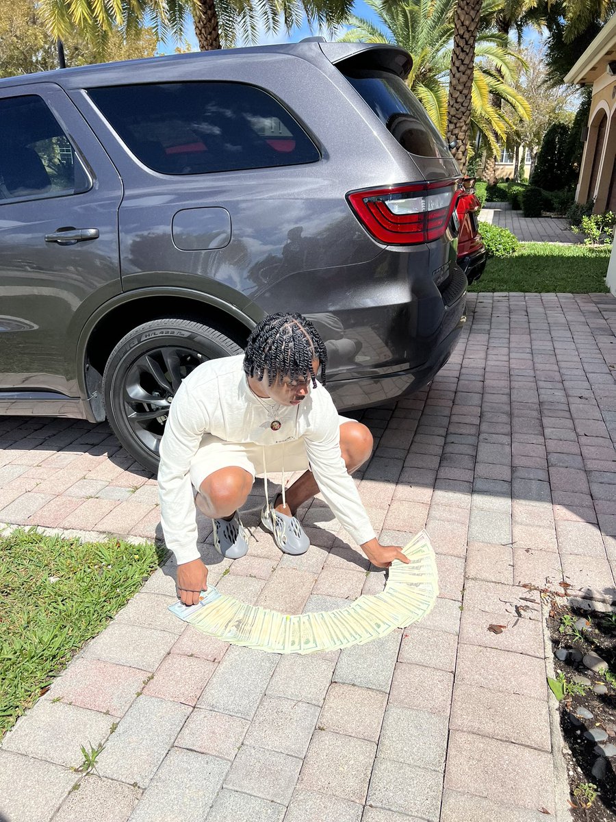 Pimp_c5's tweet photo. I been laying back chilling stacking my 💰, I only Pop out when it’s Mandatory🦍✍🏾
#FreeRichey #FreeBullet #Staytune👀 https://t.co/sEtapzRzP7
