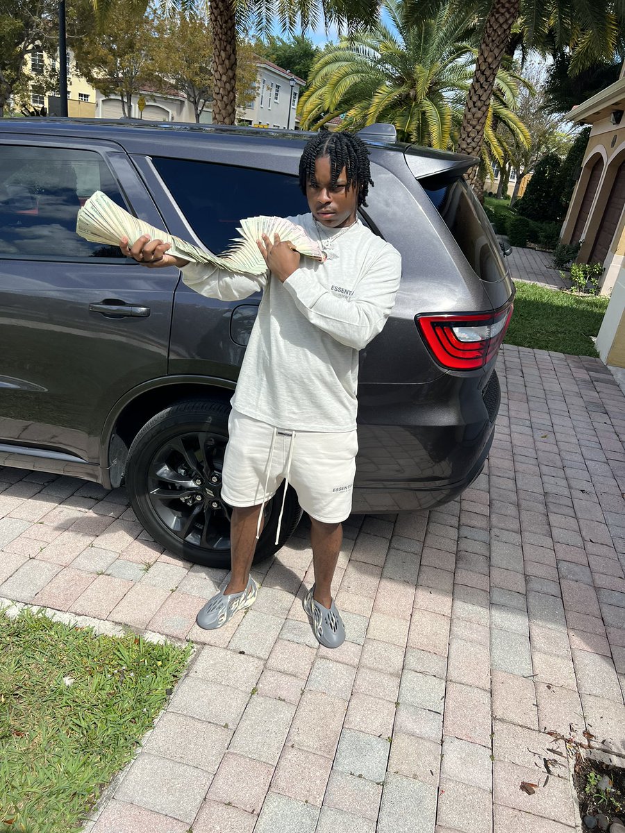 Pimp_c5's tweet photo. I been laying back chilling stacking my 💰, I only Pop out when it’s Mandatory🦍✍🏾
#FreeRichey #FreeBullet #Staytune👀 https://t.co/sEtapzRzP7
