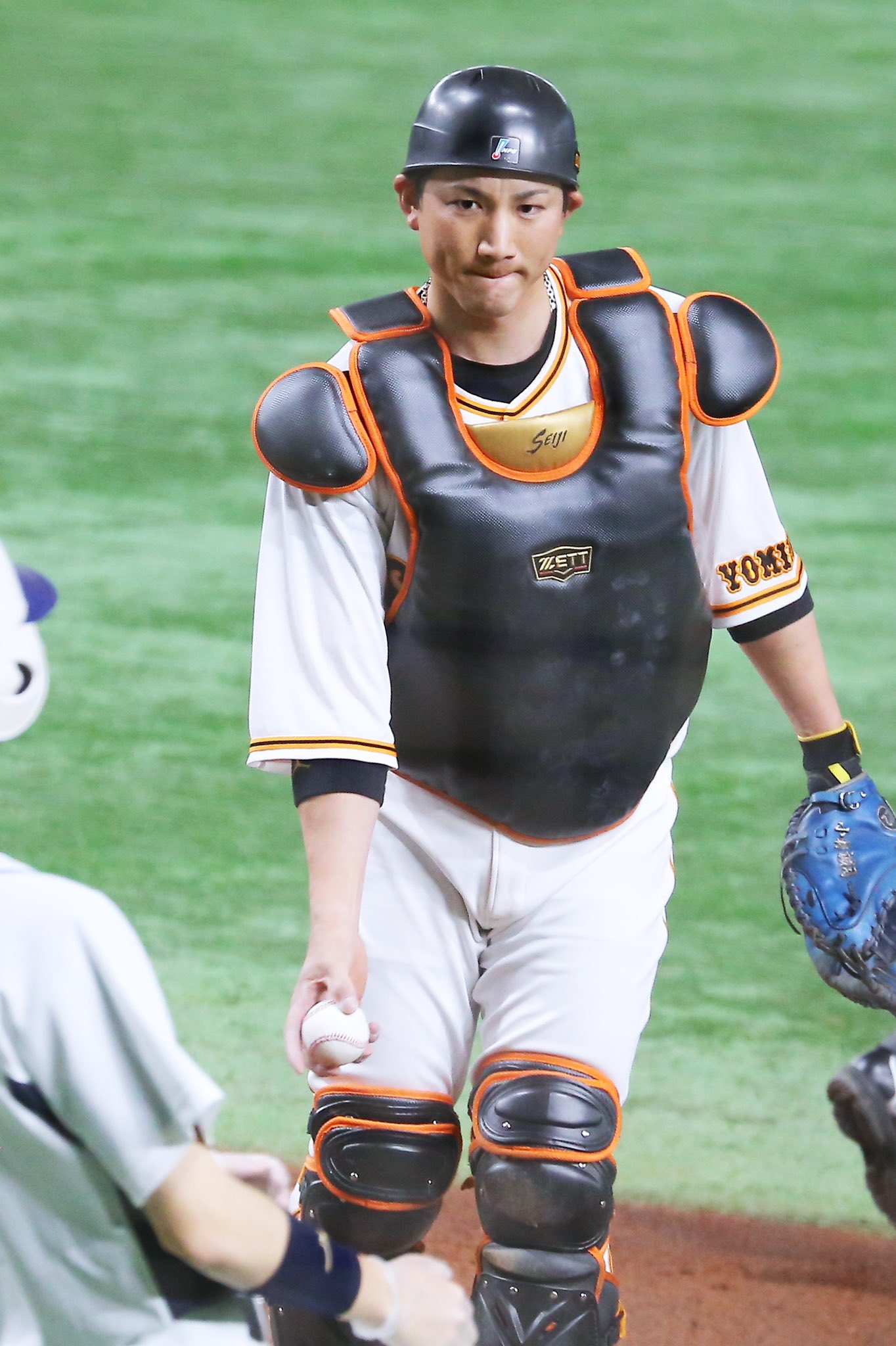 ボールボーイにどうぞお通りくださいってしてた Giants 小林誠司 T Co 6tgh95apok Twitter