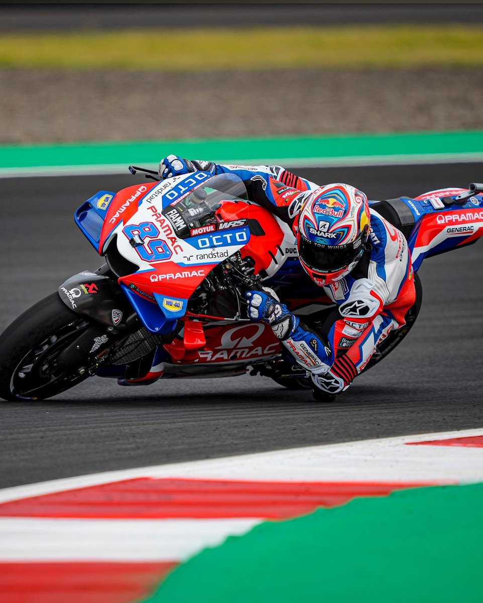 PoleJuanma's tweet photo. #MoGP ⏱️🇮🇩 #IndonesianGP
Pole para 📸🇫🇷Fabio Quartararo, salto de Yamaha en tan solo una carrera.
2º📸🇪🇸 @88jorgemartin gran Qualy del madrileño🚀🔥
3º 🇮🇹Bagnaia
Resto 🇪🇸👇
8º Rins
10ºAleix
15º Márquez (2 caídas en Q2)
Pol 16º
18º Mir
19ºAlex
20ºMaverick
21º @25RaulFernandez https://t.co/a6m3UPvz6M