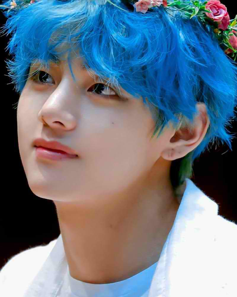 Namdominant's tweet photo. Kinda want Taehyung blue haired era back now https://t.co/XrbStsTwst