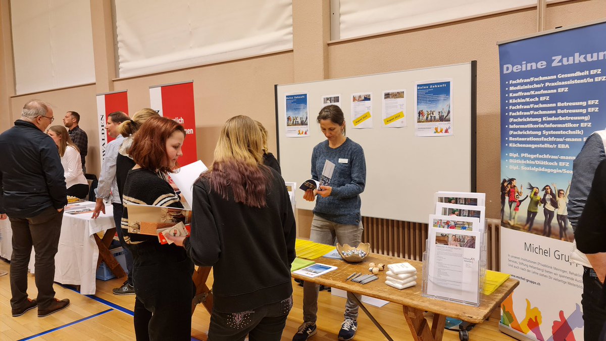 UBurch's tweet photo. Im Rahmen von #Brünig_Dialog hat der #Gewerbeverband_Obwalden eine Tischmesse für #Lehrbetriebe aus #Obwalden und dem #Haslital organisiert. Die Veranstaltung fand großen Anklang bei Jugendlichen, Eltern und Lehrbetrieben. Ein vorbildliches interkantonales Projekt. https://t.co/EkFTQAcRRq