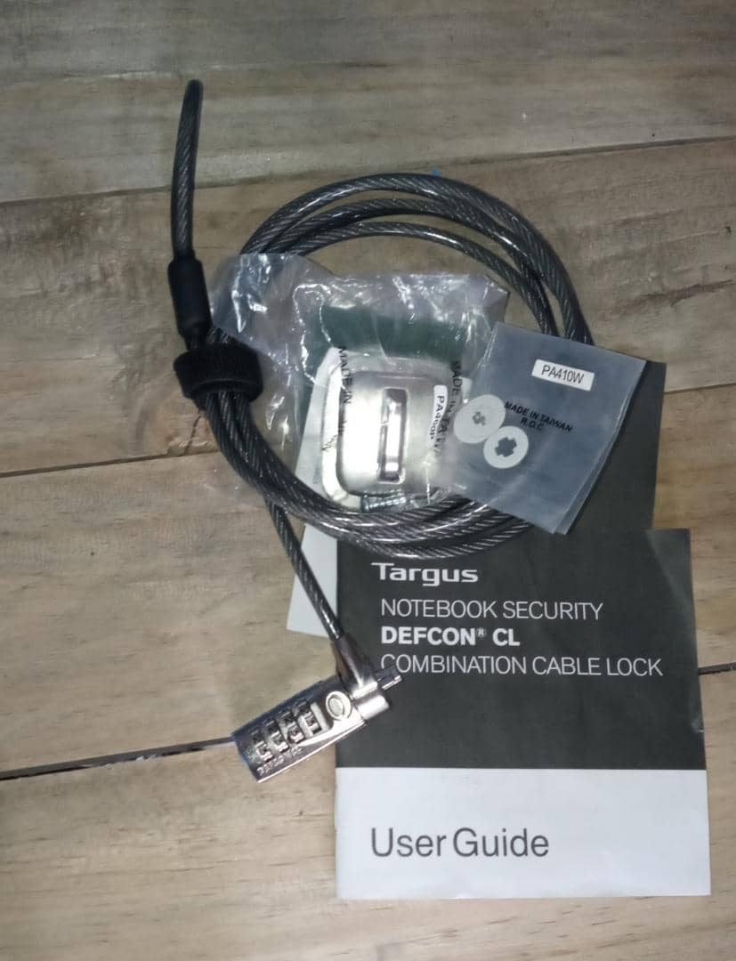mkuuJr5's tweet photo. Ushawahi kuibiwa Laptop , Desktop au Notebook yako.? Sasa suluhisho la wizi huu ni hii kitu, DEFCON COMBINATION CABLE LOCK. Halafu imebaki moja kama unavyoiona . Serious buyer aje DM. https://t.co/wxcCDzapCF