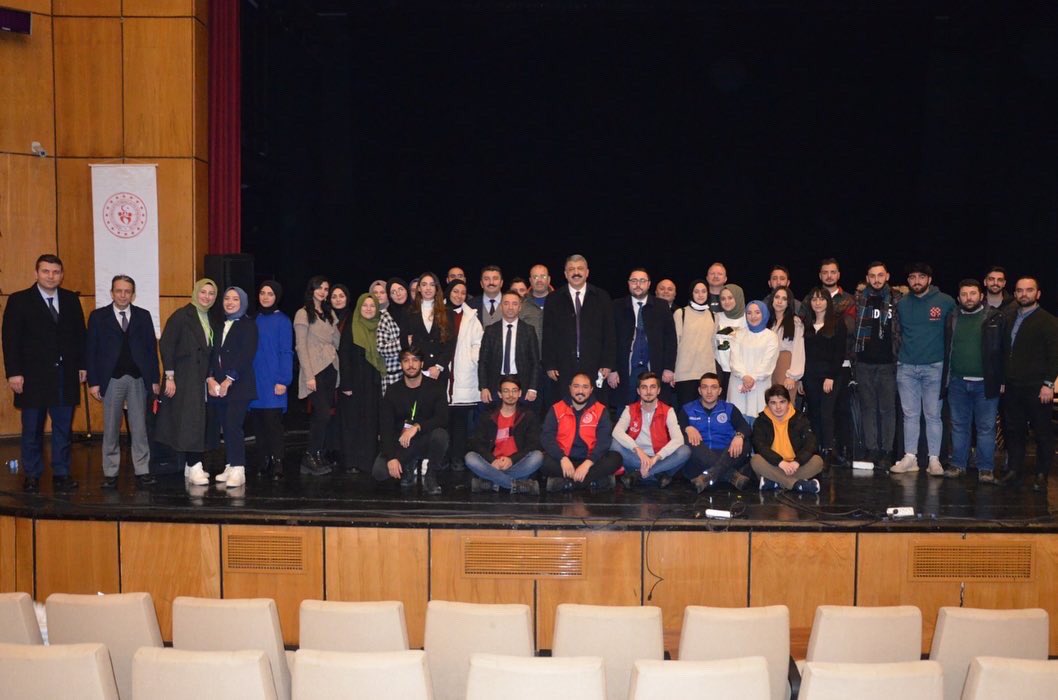 rteugm's tweet photo. Rize Valiliği öncülüğünde Gençlik ve Spor İl Müdürlüğümüzün organize ettiği ve topluluğumuzun paydaşı olduğu ''Çanakkale Bir Hilal Uğruna'' programını gerçekleştirdik. https://t.co/ddd3U5DOhO